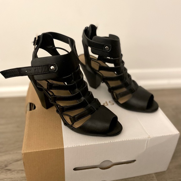 Call It Spring | Goba Cut-Out Mid-Heeled Sandals - Picture 1 of 3